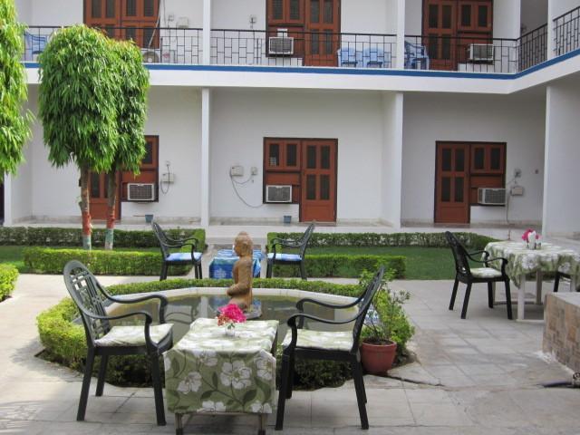 Hotel Surya Khajuraho Exterior photo