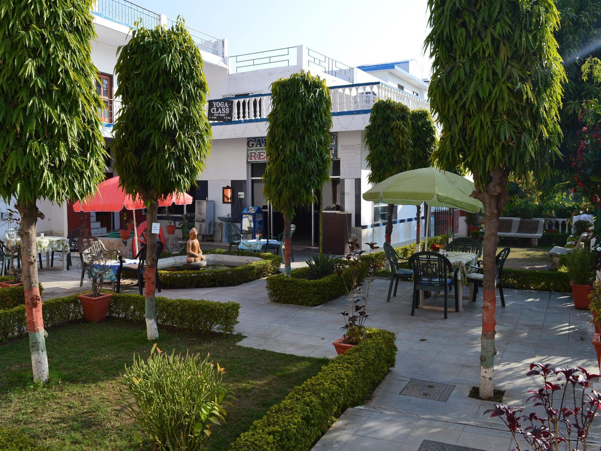 Hotel Surya Khajuraho Exterior photo