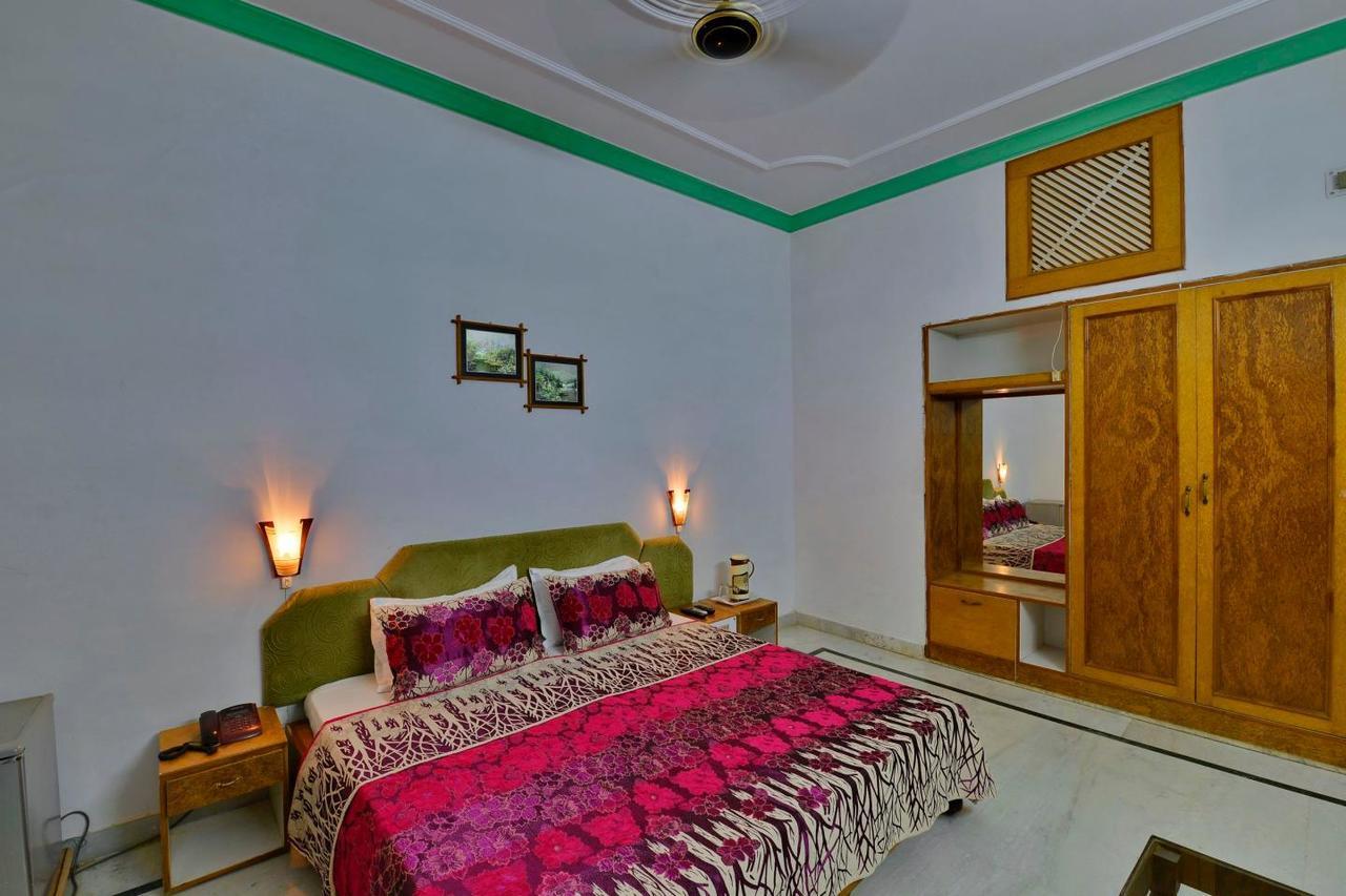 Hotel Surya Khajuraho Exterior photo
