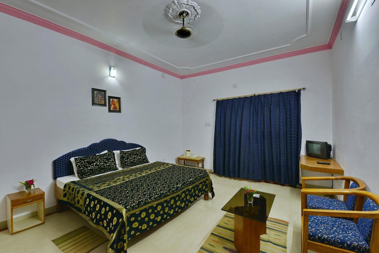 Hotel Surya Khajuraho Exterior photo