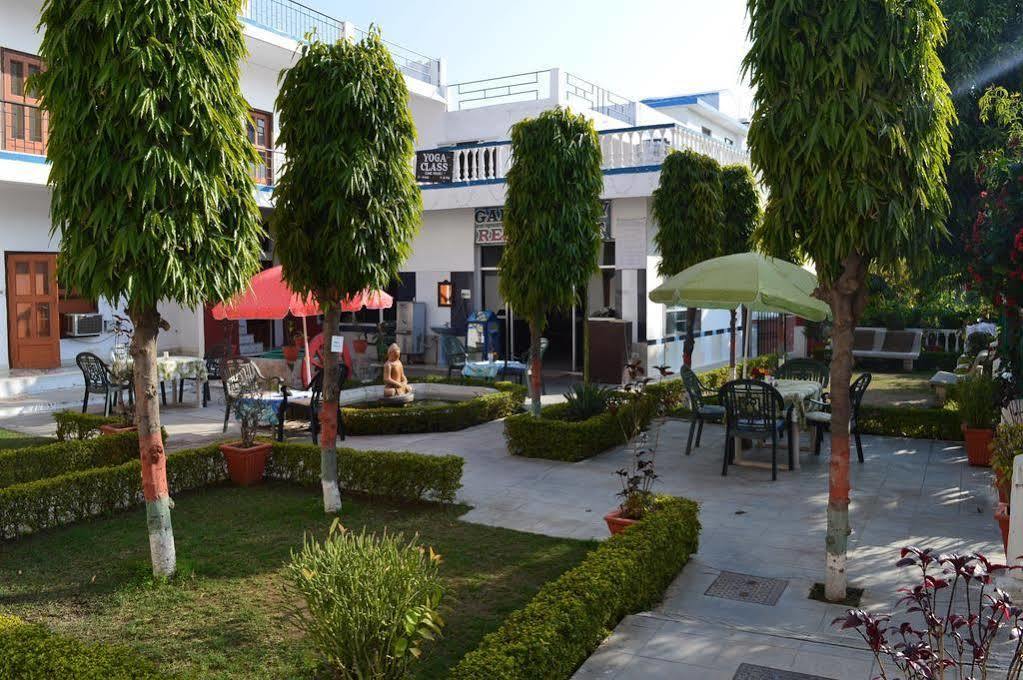 Hotel Surya Khajuraho Exterior photo